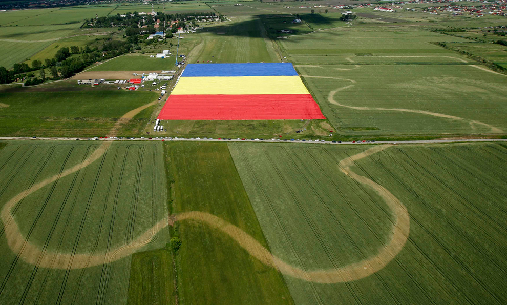 Вот так выглядит румынский флаг из книги рекордов Гиннеса с воздуха