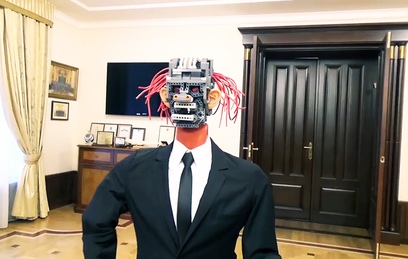 В России начал работать робот-чиновник (видео)