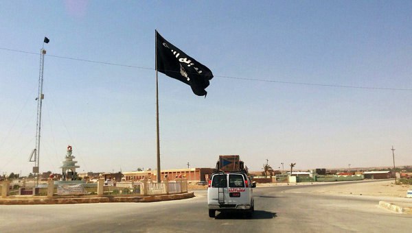 Террористы ИГИЛ возводят укрепления в своей «столице» Ракка