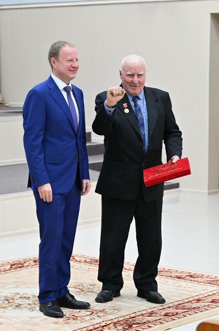 Томенко вручил награды лучшим работникам дорожной и транспортной отрасли / Фото: Антон Червяков