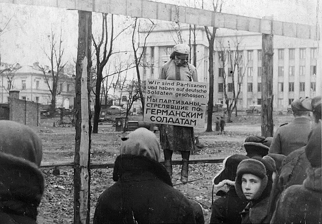 Сотрудница 3-й Советской больницы Ольга Федоровна Щербацевич, ухаживавшая за пленными ранеными солдатами и офицерами Красной армии. Повешена немцами в Александровском сквере Минска 26 октября 1941 года.