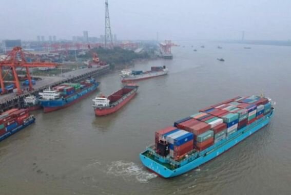Из китайских портов на Запад стали отправляться десятки контейнеровозов в день