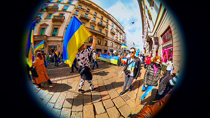 "ВЫ НАМ ДОЛЖНЫ" НЕ СРАБОТАЛО. ЕВРОПА ПРОСИТ УКРАИНСКИХ БЕЖЕНЦЕВ НА ВЫХОД