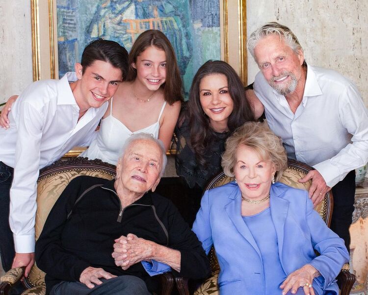 Вдова Кирка Дугласа Энн Байденс скончалась на 103-м году жизни Звезды,Новости о звездах