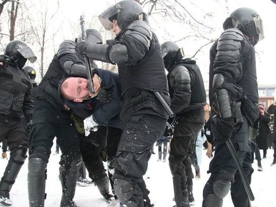 Макаров поблагодарил полицейских, избивавших людей на митинге 31 января