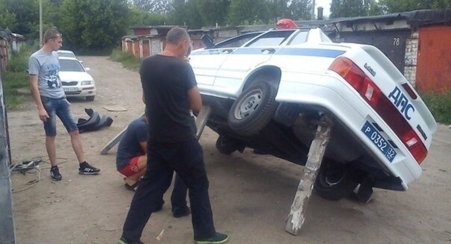 ТОП-10 забавных фото с автомобилями