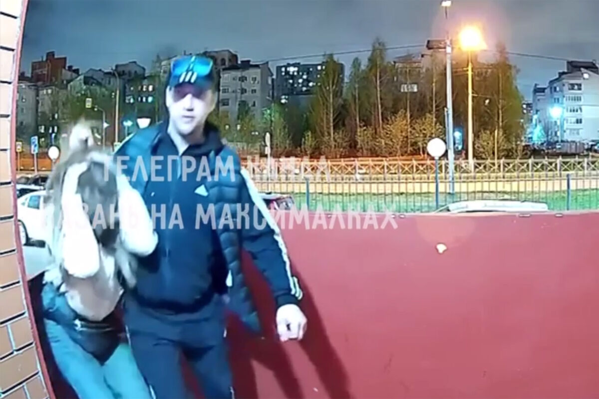 В Казани полиция проводит проверку после видео с жестоким избиением девушки
