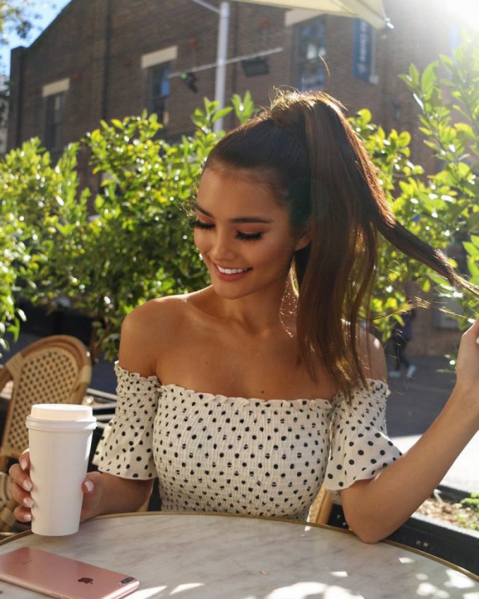 Улыбчивые девушки  