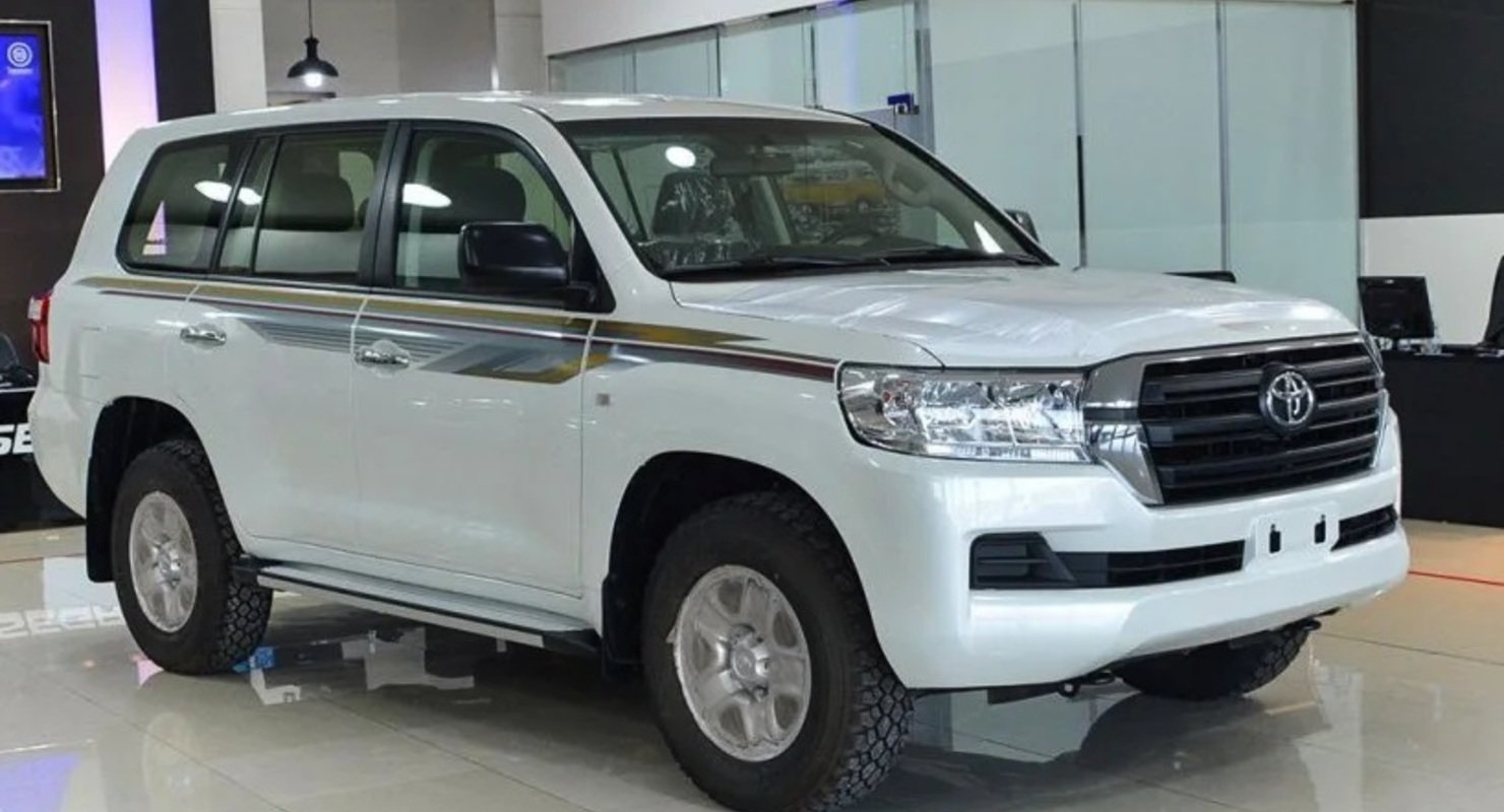 В ОАЭ Toyota Land Cruiser 200 продают за 3.4 миллиона рублей В ОАЭ Toyota Land Cruiser 200 продают за 3.4 миллиона рублей Автомобили