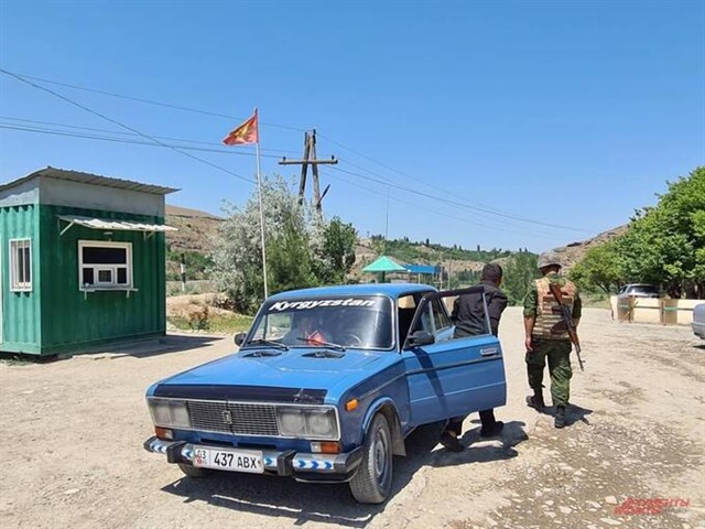 «Русские, помогите!». Почему Россия должна разнимать драки стран экс-СССР? «Русские, помогите!». Почему Россия должна разнимать драки стран экс-СССР? геополитика