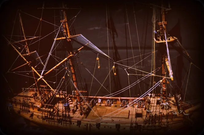 «Уида» (Whydah) – флагманский корабль Чёрного Сэма Беллами, одного из пиратов золотого века морского разбоя. «Уида» была быстроходным и маневренным судном, способным перевозить множество сокровищ. К несчастью для Чёрного Сэма, лишь через год после начала пиратской "карьеры" корабль попал в ужасный шторм и был выброшен на отмель. Вся команда, кроме двух человек, погибла. К слову, Сэм Беллами был самым богатым пиратом в истории: если верить пересчёту Forbes, его состояние насчитывало в современном эквиваленте около 132 млн. долларов.