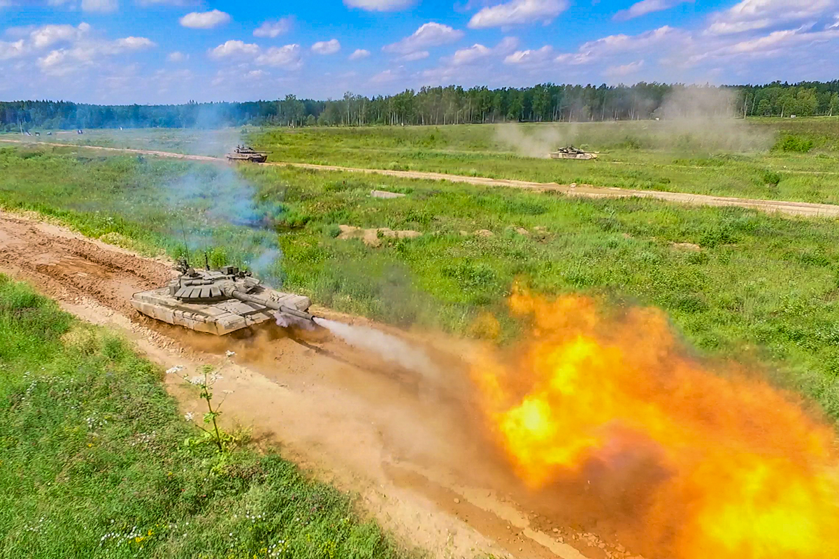 Бой танка алеша видео. Головеньки Наро-Фоминск полигон Кантемировская дивизия. Т 80 огнемёт. Московская область танковая дивизия Подмосковье Алабино. Западный военный округ танковые воск.