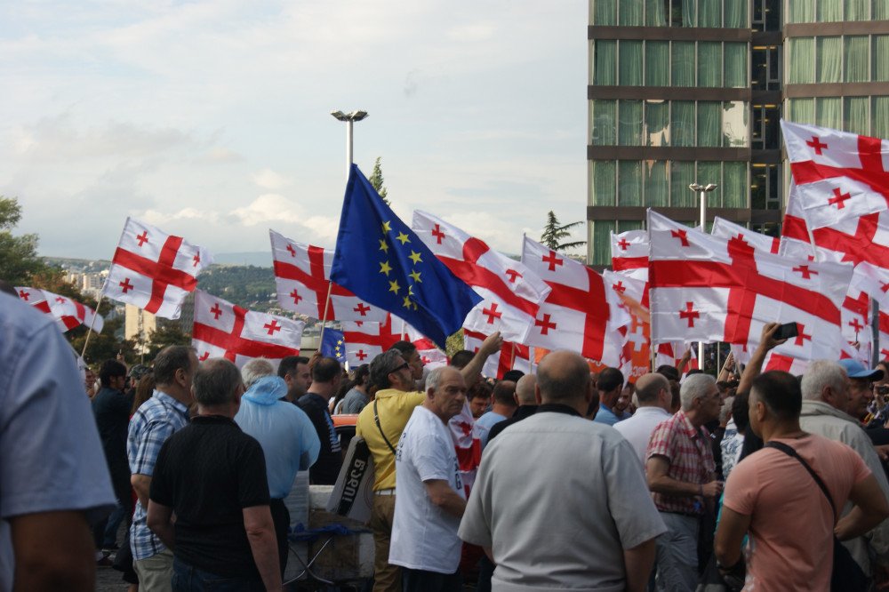 Обанкротившиеся отели и опустевшие пляжи: К чему привели антироссийские протесты в Грузии