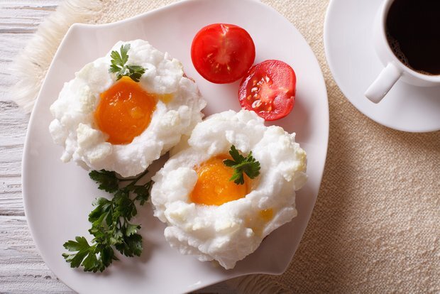Завтрак аристократа: 3 рецепта приготовления яиц «Орсини» духовку, выложите, белки, блюдо, белковую, белковой, углубление, массу, порции, запекайте, ложкой, желток, «Орсини», аккуратно, сделайте, можно, формы, выпекания, столовой, перец