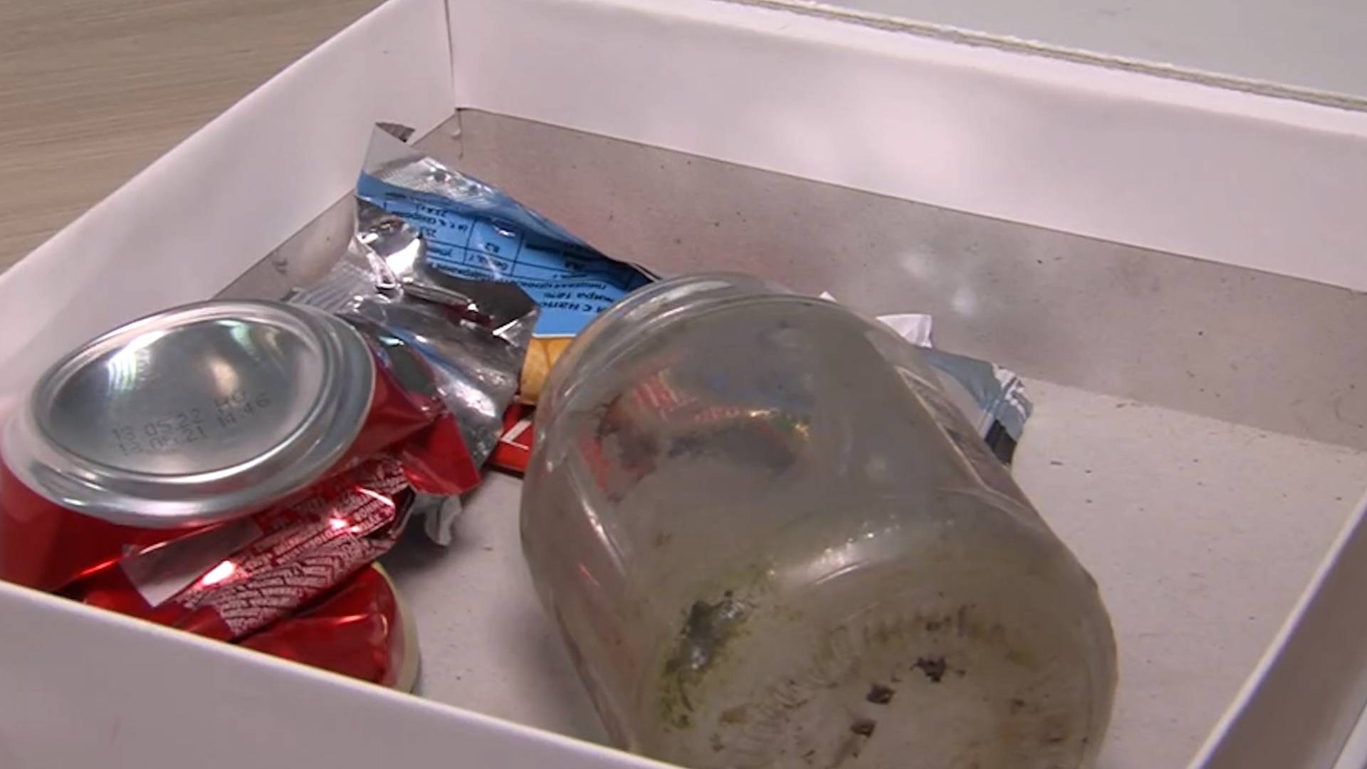 Иркутские активисты собирают мусор с берегов Байкала и продают его в интернете