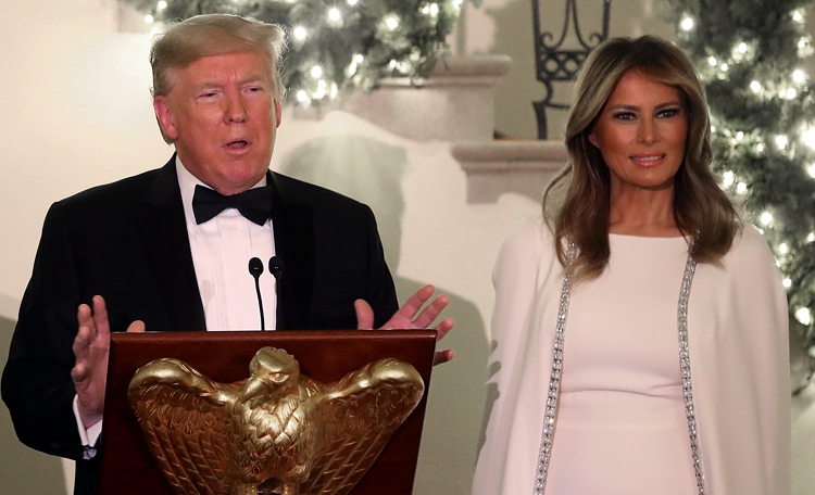 Дональд и Мелания Трамп на ежегодном рождественском балу конгресса в Вашингтоне