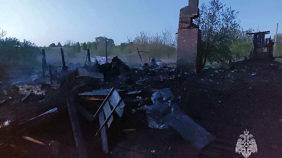 Мужчина и ребенок погибли при пожаре в частном доме в Нижегородской области
