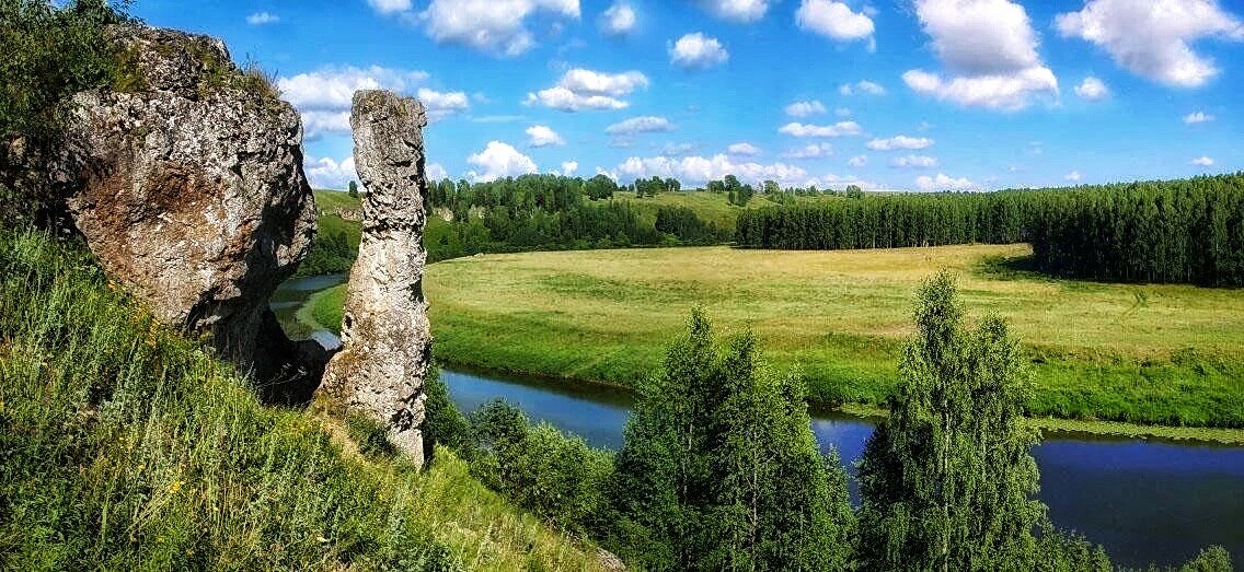 священная гора Чумбылат  на реке Немда. где по преданию замуровал себя великий воин-бог марийцев. В 1830 году по требованию РПЦ камень был взорван чтобы уничтожить языческое святилище. Но оно устояло. 