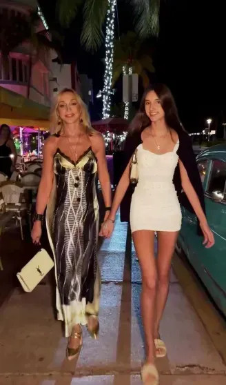 Кристина Орбакайте показала, как отдыхает в Лондоне с мужем Михаилом Земцовым Орбакайте, Кристина, артистка, мужем, дочери, живёт, только, артистку, Лондон, столице, решение, осталась, Лондоне, вместе, постоянно, время, концертов, позицию, внешней, очередь