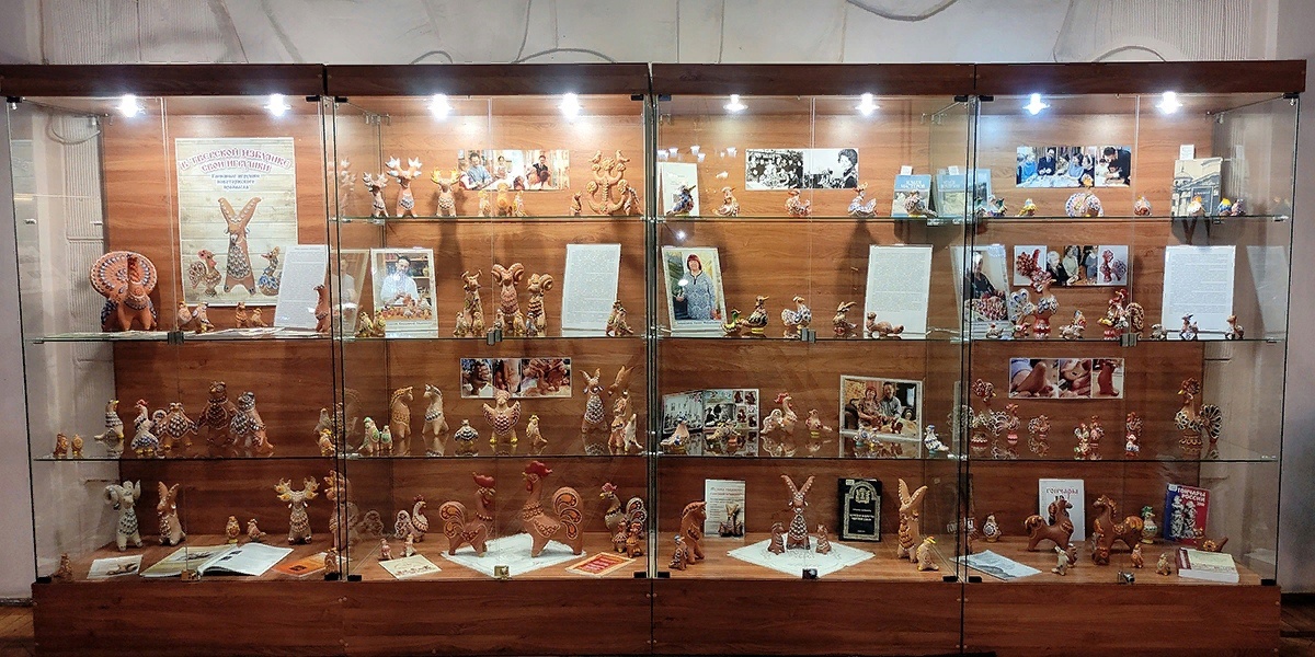 В тверской Горьковке начала работу выставка глиняных игрушек-свистулек