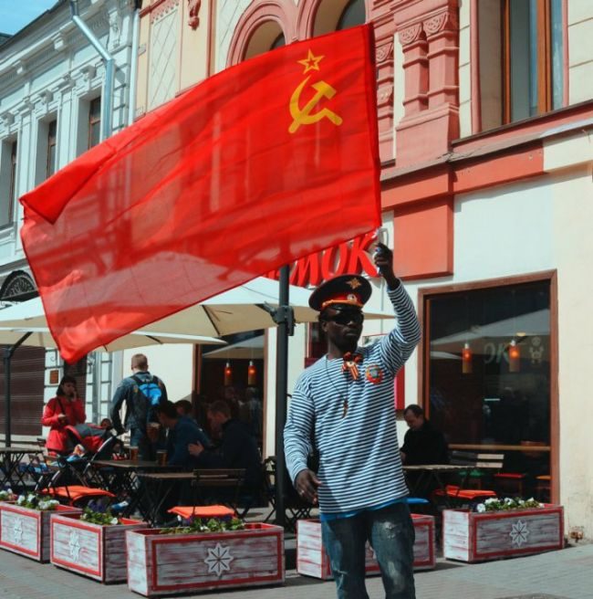 Убойные приключения африканцев в России Убойные приключения африканцев в России смешные картинки