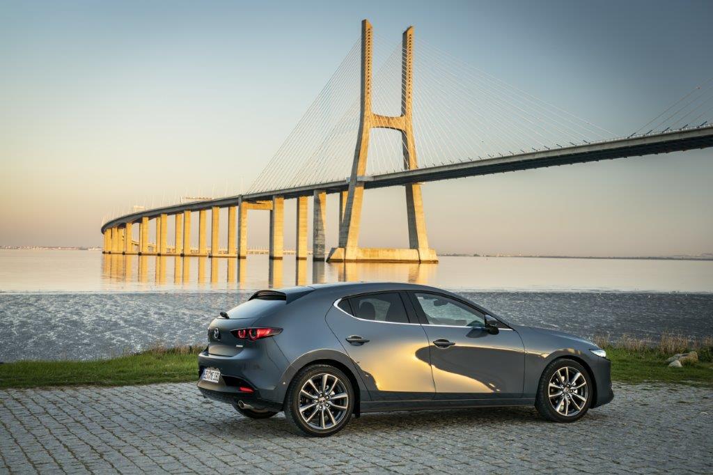 Новую Mazda 3 уже можно купить в России авто,автомобили,цены