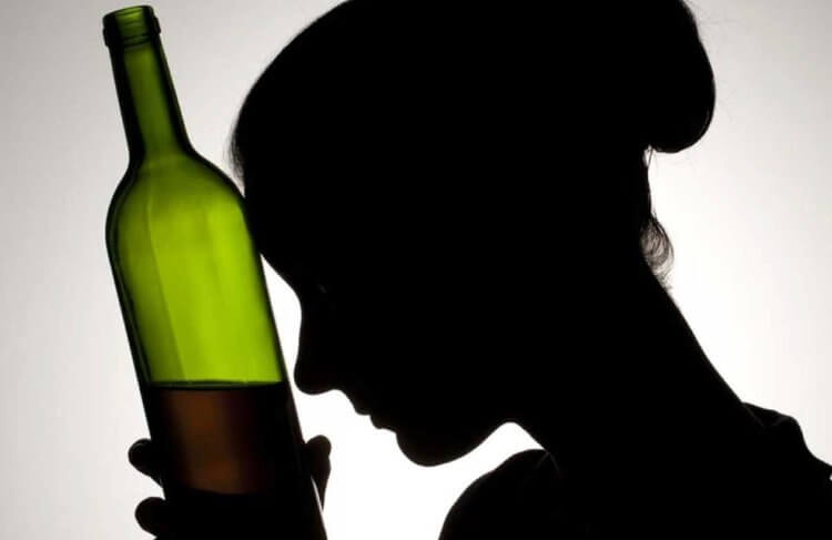 Почему женщины больше подвержены алкоголизму, чем мужчины алкоголизм,алкоголь,женщины,медицина,наука