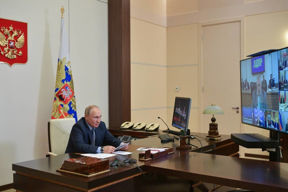 Путин обсудил работу Госдумы с лидерами прошедших в парламент партий