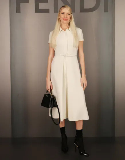 Неделя моды в Милане: Моника Беллуччи, Джессика Альба с 14-летней дочерью, Елена Перминова и Ума Турман на показе Fendi Неделя моды в Милане: Моника Беллуччи, Джессика Альба с 14-летней дочерью, Елена Перминова и Ума Турман на показе Fendi calvin klein,fendi,город милан,instagram (инстаграм),социальная сеть,lvmh,Анна Винтур,Бернар Арно,дакота фаннинг,Джессика Альба,Елена Перминова,король карл (iii),лиля коллинз,Мартин Скорсезе,марья грация кьюри,Моника Беллуччи,мэри лист,Наталья Водянова
