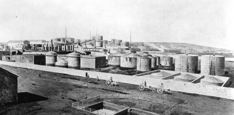 Нефтеперерабатывающий завод в Баку, 1912. Фото © wikipedia