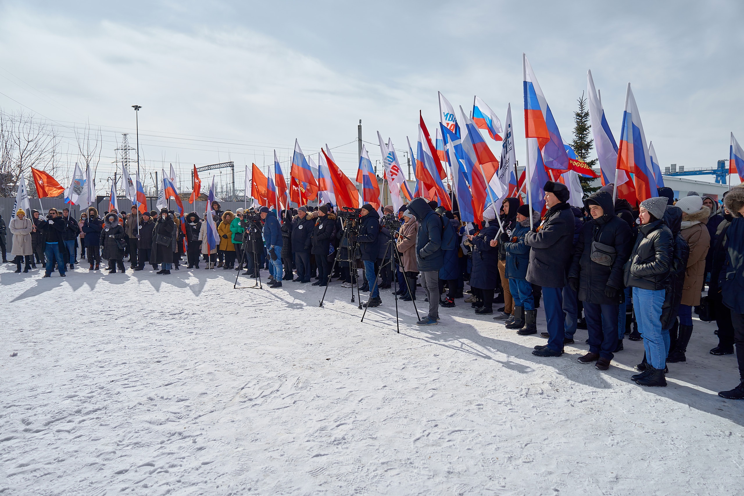 Митинг в харькове сегодня 2024. Митинг в поддержку Крыма. Железнодорожники митинг.