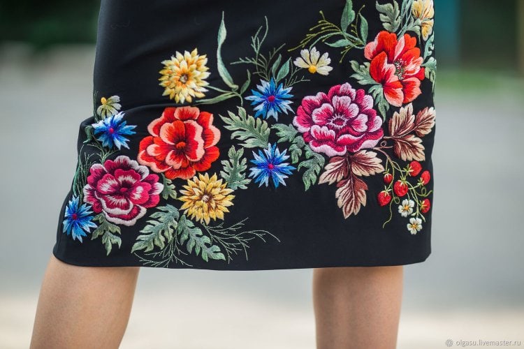 Стильные юбки с вышивкой: лучшие идеи для вдохновения 