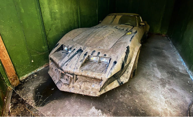 Заброшенный гараж раскопали спустя 13 лет: в пыли стоял спрятанный спорткар