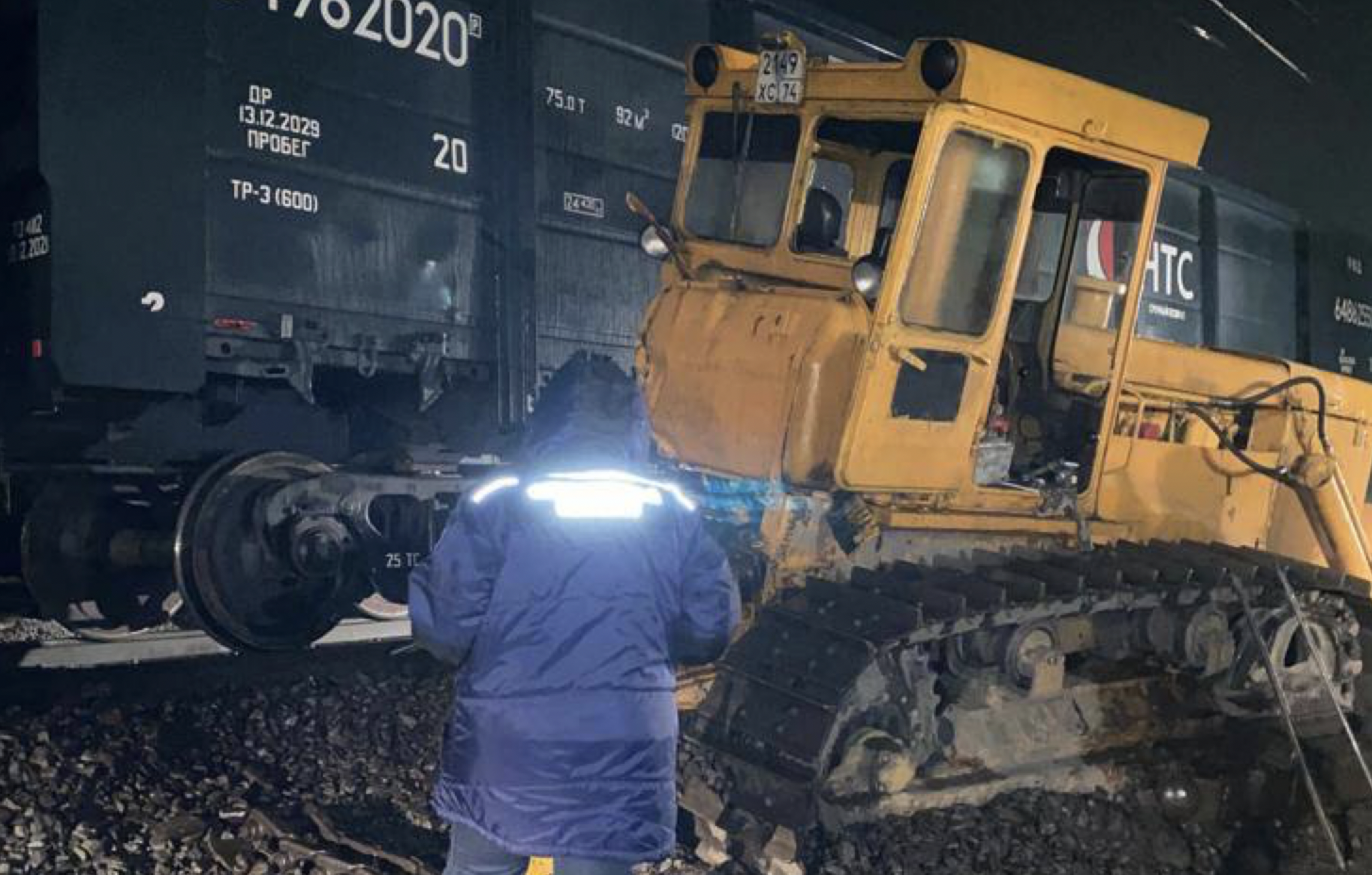 В Челябинской области после столкновения поезда с бульдозером возбудили уголовное дело