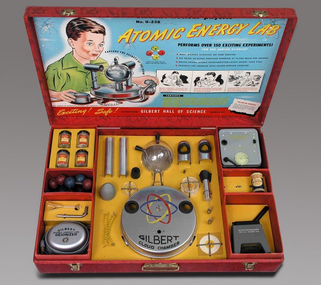 Детская игра из 1950-х увлекала школьников ставить опыты с настоящим ураном Atomic, Energy, Gilbert, набора, атомной, поэтому, «атомного, радиоактивными, детей, излучения, других, чтобы, осела, предметах, опасная, материалы, набору, Сегодня, прилагался, переносить
