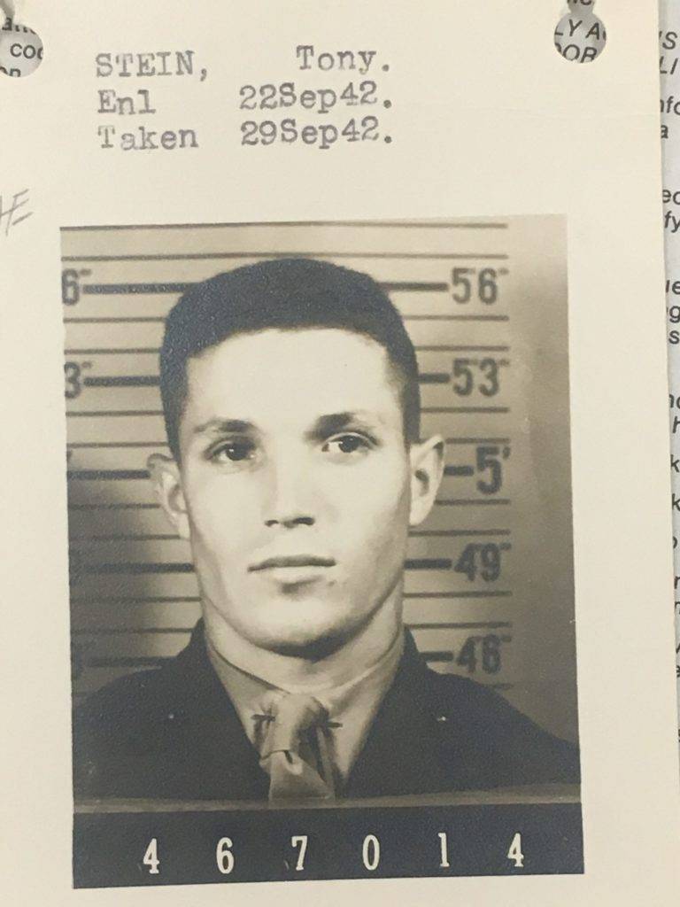 Герой Иводзимы с необычным оружием в руках Герой Иводзимы с необычным оружием в руках история