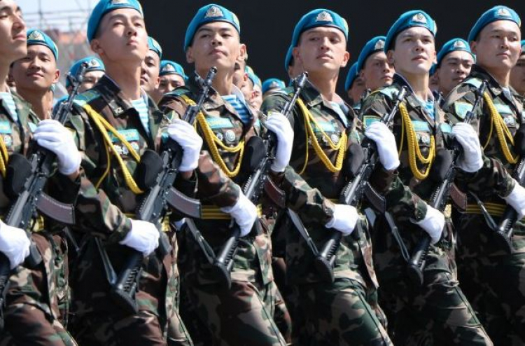 Организация 7 мая. 7 Мая Казахстан. День Вооруженных сил Казахстана. Парад в Казахстане. 7 Мая в Казахстане картинки.