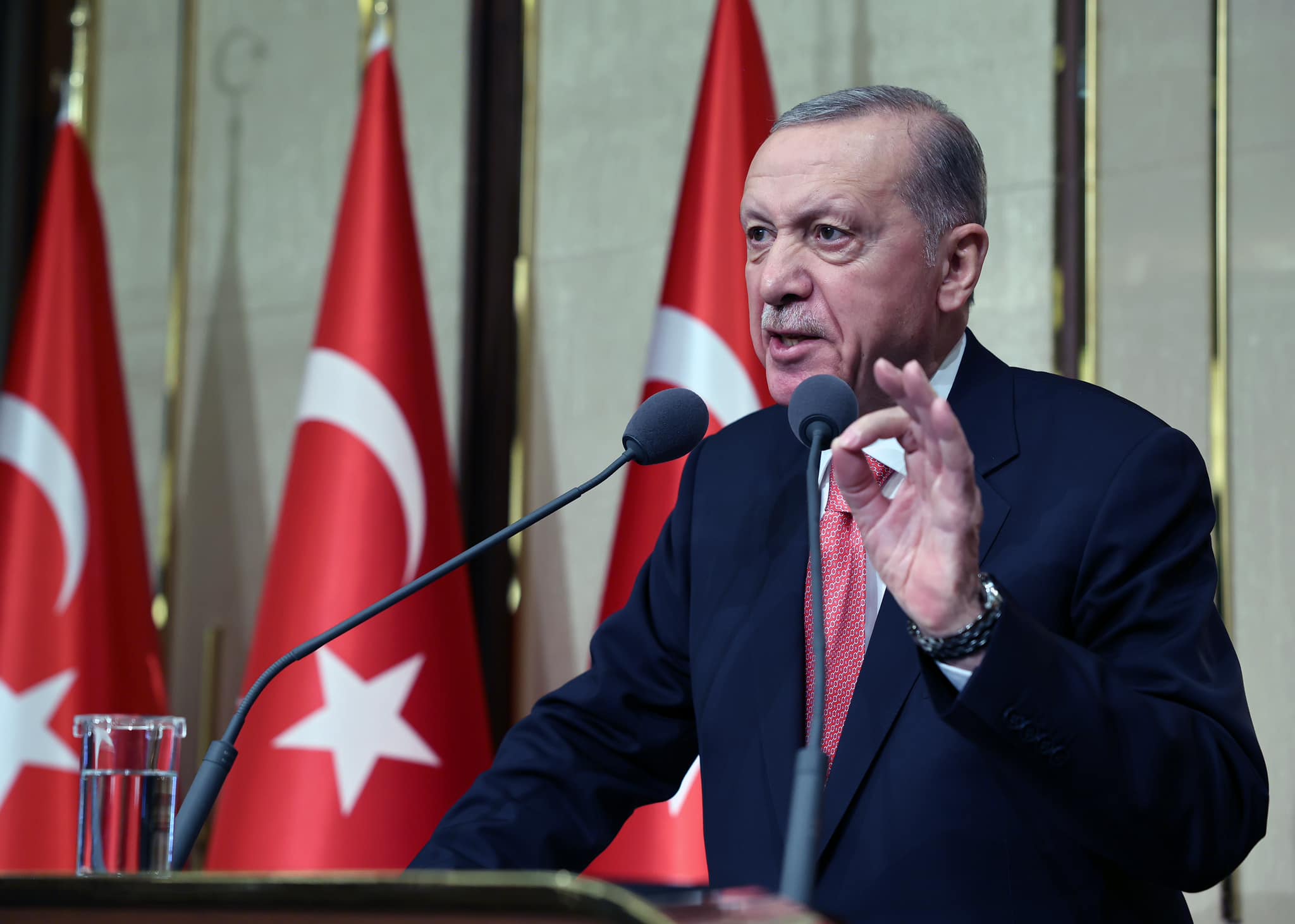 Неловкая встреча Эрдогана с премьером Нидерландов: Конфуз попал на видео
