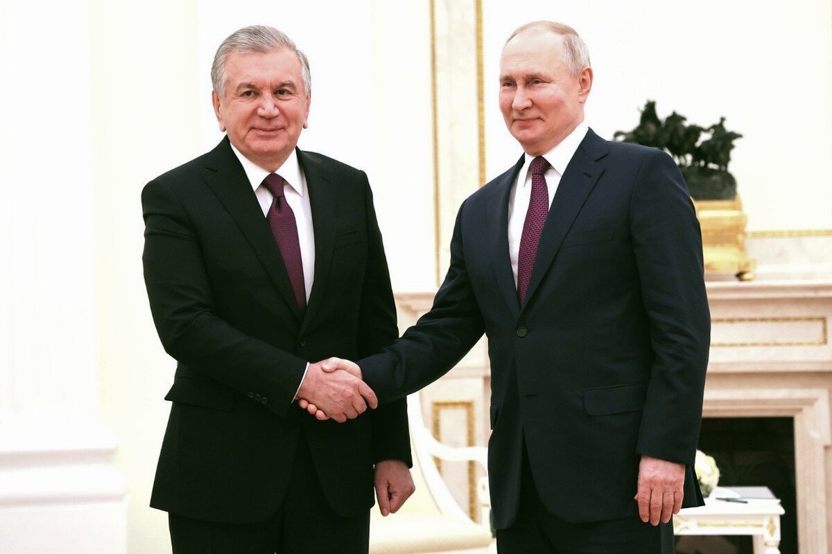 Из открытых источников в интернете. Президент Узбекистана Шавкат Мирзиёев и президент РФ Владимир Путин.