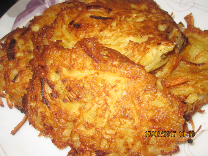 Драники с селедочным соусом