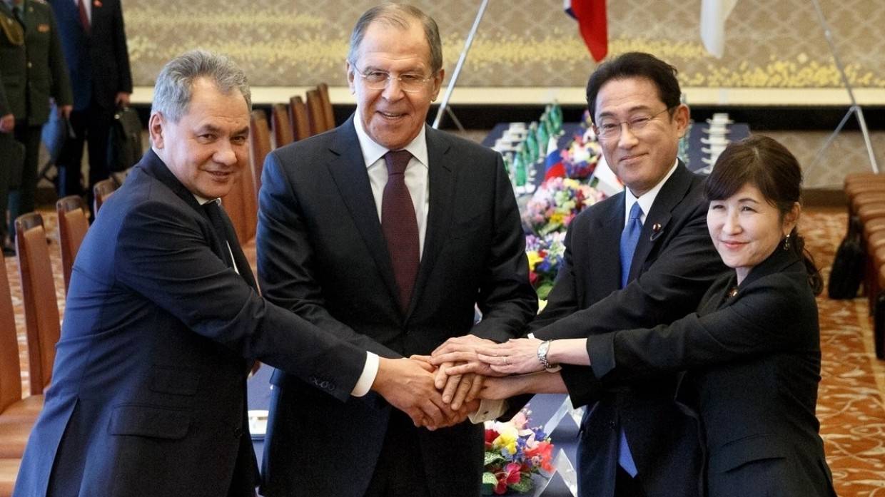 Yahoo News Japan: премьер Японии не решился вводить санкции против России Политика