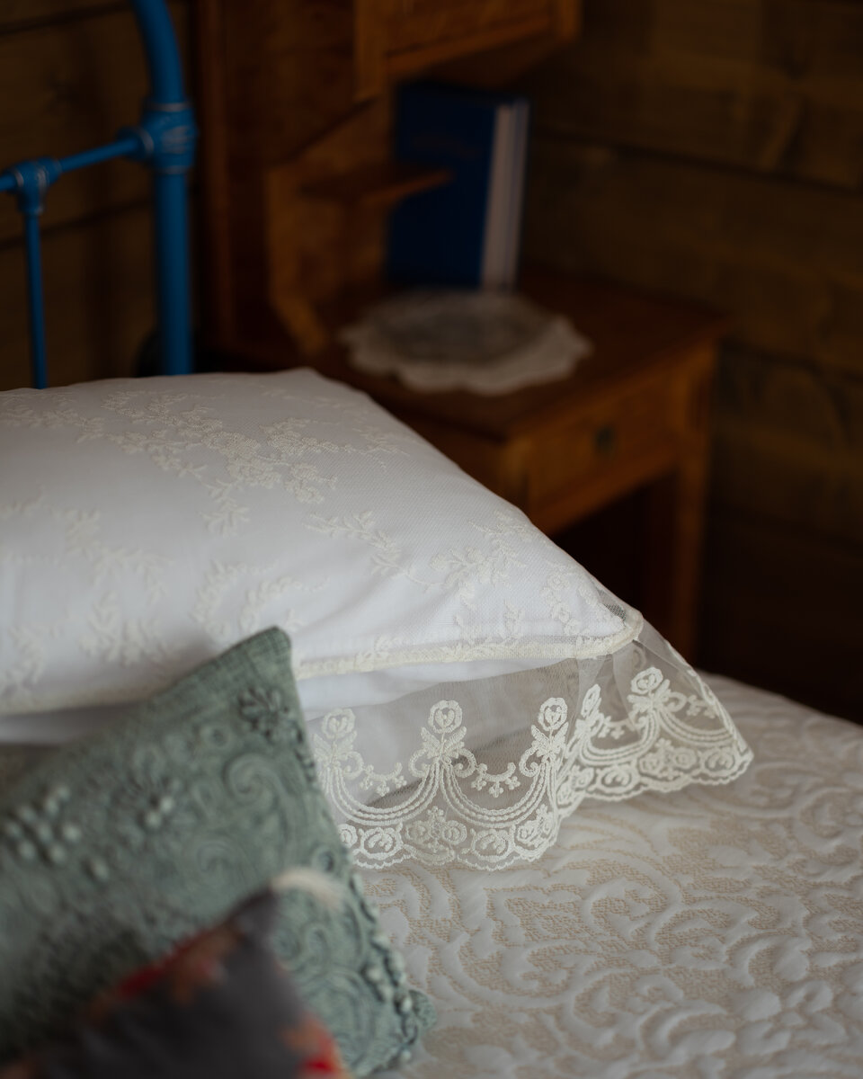 Гостевой дом в Суздале с печкой и старинной мебелью Елена, дизайнер, кровать, говорит, буфет, только, печкой, Dream, историей, решила, обстановку, больше, черный, хозяйка, несколько, заказчица, частично, чтобы, плиткой, Kerama