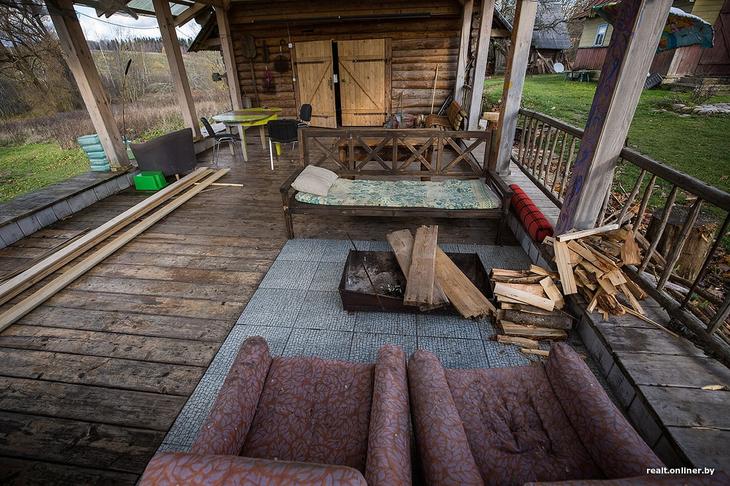 «Вложил сюда все свои сбережения». Как один человек возрождает деревню на Голубых озерах 