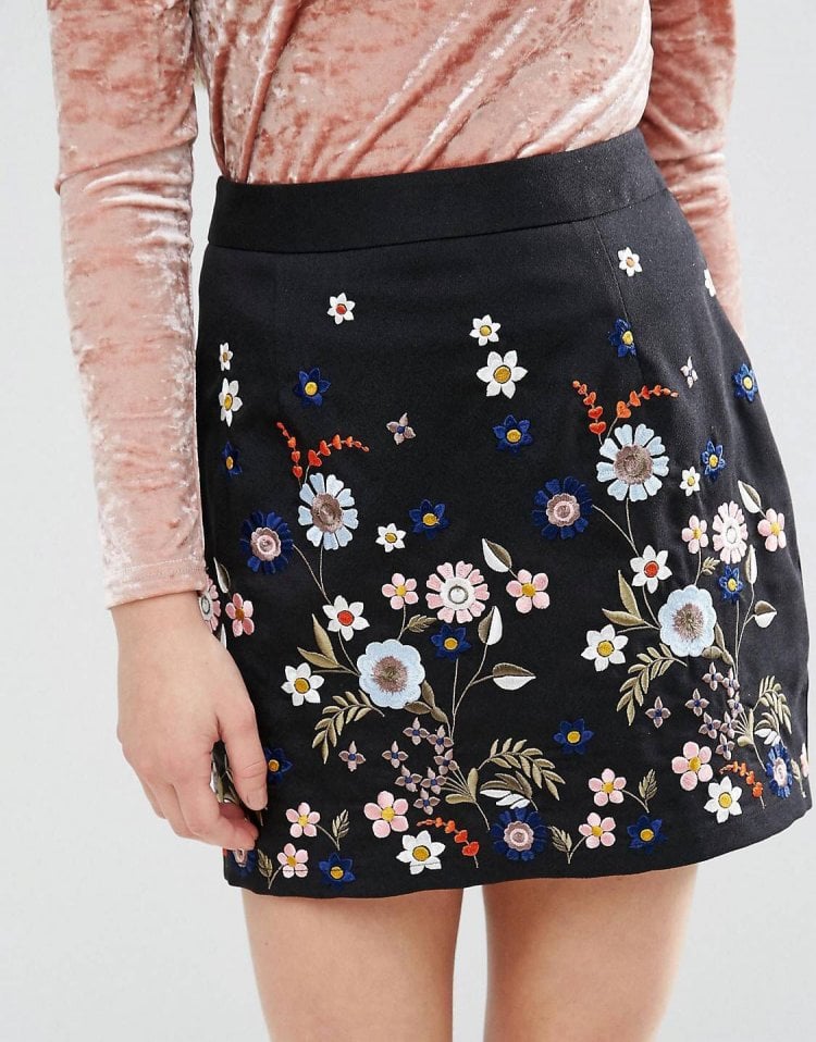 Стильные юбки с вышивкой: лучшие идеи для вдохновения 