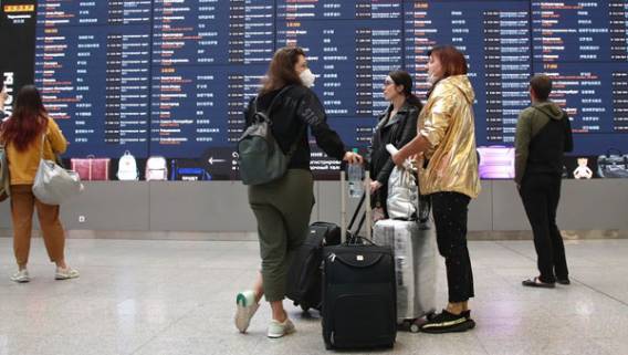 Великобритания приостановила свободный въезд в страну