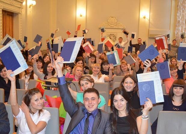 Велика Россия, а работать некому! Велика Россия, а работать некому! рублей, тысяч, тысячи, только, человек, образования, специалистов, которые, очень, труда, более, зарплаты, после, сейчас, зарплата, образование, колледжей, среднем, миллиона, всего