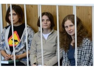 Куда отправятся Пуси Райты, политые щедрым денежным дождем?