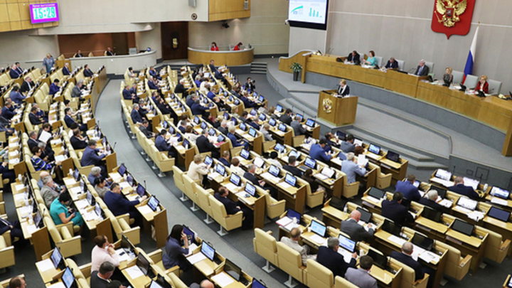 Противоборство двух лагерей: депутаты пытаются "подстелить соломку" для побега из России?