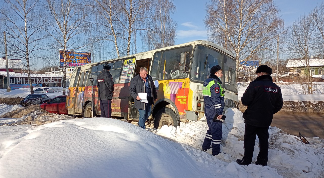 Глобус попал под автобус. 130 Автобус Иваново. Автобус авария Иваново. ДТП С участием пассажирского автобуса в Ивановской области.