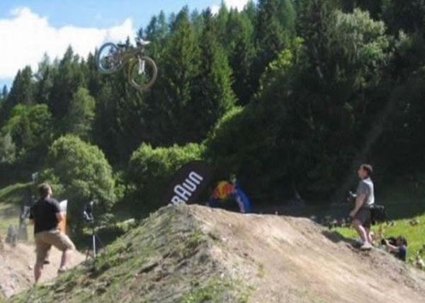 Падения с велосипеда (40 фото)